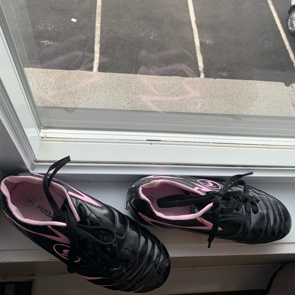 Cleated shoes for soccer player, black and pink Color, size US6 or EUR 37, new - Picture 5 of 6